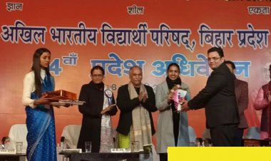 बिहार ABVP का अधिवेशन: बबीता फोगाट ने लड़कियों से कहा- लव जिहाद के चक्कर में जिंदगी मत करो बर्बाद