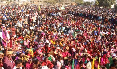 पारसनाथ को तीर्थ क्षेत्र घोषित करने लेकर विवाद,  आदिवासियों ने निकाली PM,CM व MLA की शव यात्रा