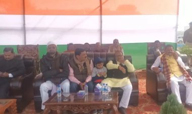 Repuplic Day 2023 : बिहार में गणतंत्र दिवस पर मंच पर ही भिड़े MLA और एक्स MP, गाली-गलौज और हाथापाई