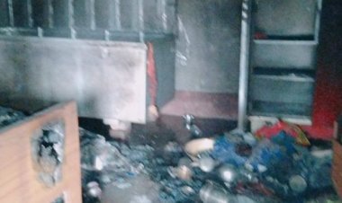 Dhanbad: चिरकुंडा में युवक की मौत से उग्र हुए लोग, भीड़ ने 10 घरों में की लूटपाट कर लगाई आग