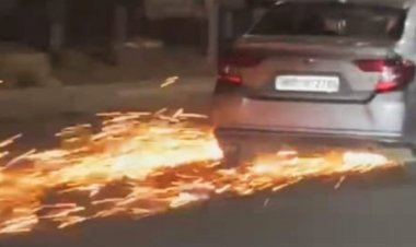 Gurugram Accident: कार के नीचे फंसी बाइक को चार किलोमीटर तक घसीटता रहा ड्राइवर