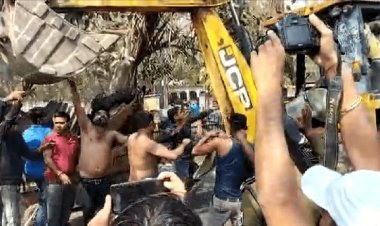 Dhanbad: स्टेशन रोड में अतिक्रमण हटाने के दौरान जमकर हंगामा, जाम, लाठीचार्ज, आत्मदाह का प्रयास