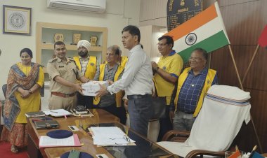 Dhanbad: लायंस क्लब ऑफ धनबाद सवेरा ने पुलिस को बांटे 85 फर्स्ट एड बॉक्स