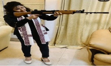 Patna : ब्यूटी क्वीन श्वेता झा खुद पहुंची पुलिस स्टेशन,  AK-47 के साथ वायरल पोस्टर मामले में पुलिस ने की पूछताछ, कहा-हसबैंड चंदन ने दिये थे आर्म्स जानें