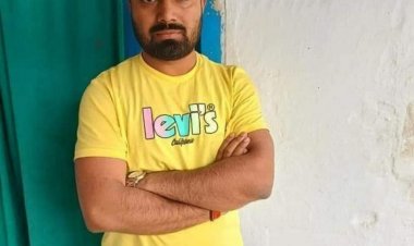  Bihar: मनीष कश्यप ने किया सरेंडर, कुर्की में घर का सामान जब्त; खिड़की-दरवाजे उखाड़ ले गई पुलिस