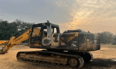 Jharkhand : सिमडेगा में PLFI उग्रवादियों का तांडव, रोड कंस्ट्रक्शन कंपनी की पोकलेन मशीन में लगाई आग