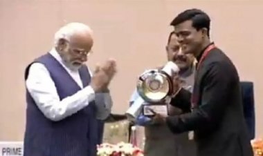 Civil Service Day 2023 : गुमला डीसी को सिविल सर्विस डे पर मिला एक्सीलेंस अवार्ड, PM नरेंद्र मोदी ने किया सम्मानित