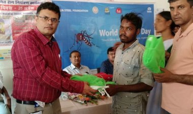 Dhanbad:टाटा स्टील फाउंडेशन ने दो ब्लॉकों में बांटी 2200 मच्छरदानी 