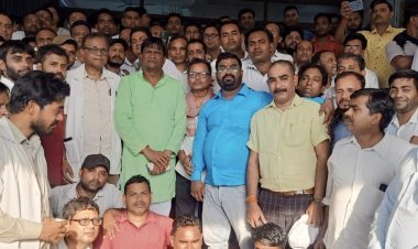 Dhanbad: SNMMCH में आउटसोर्स कर्मियों की स्ट्राइक समाप्त , MLA ढुल्लू महतो ने मिनिस्टर व सेकरेटरी से की बात