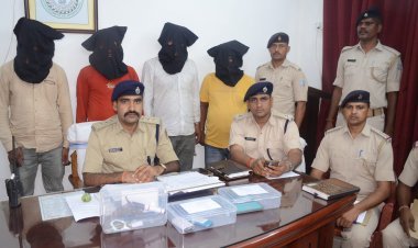 Dhanbad : स्टेशन मास्टर लूटकांड का पुलिस ने किया खुलासा, चार क्रिमिनल अरेस्ट, देसी कट्टा व कारतूस बरामद