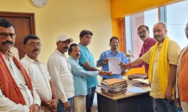 Dhanbad : अभिभावक संघ ने BBMKU के VC को सौंपा ज्ञापन, आंदोलन की चेतावनी