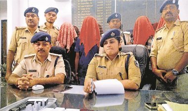 Bihar: गर्लफ्रेंड की डिमांड पूरी करने के लिए दो भाइयों ने शुरू किया अवैध शराब व लूटपाट का काम, चार अरेस्ट