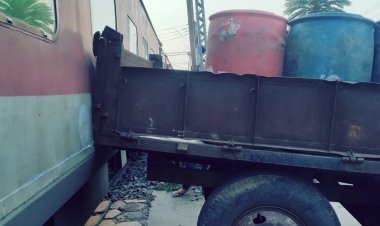 Jharkhand : संथालडीह रेलवे क्रॉसिंग पर ट्रैक्टर से टकरायी राजधानी एक्सप्रेस, बाल बाल बचे पैसेंजर