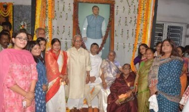 Dhanbad: सूर्यदेव सिंह की 32वी पुण्यतिथि पर दी गयी भावभीनी श्रद्धांजलि