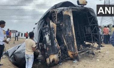 Maharastra Bus Accident: डिवाइडर से टकराकर बस में लगी आग, जिंदा जल गये 26 पैसेंजर