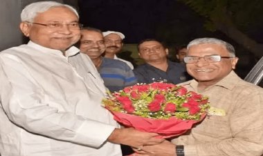 Bihar Politics : CM नीतीश कुमार से मिले राज्यसभा उपसभापति हरिवंश, राजनीतिक कयासबाजी शुरू