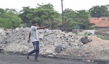 Dhanbad : BCCL की बस्ताकोला कोल डंप पर ट्रक लोडिंग में वर्चस्व को ले संयुक्त मोर्चा व जनता श्रमिक संघ समर्थकोंं में भिड़ंत, फायरिंग