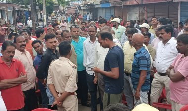 Dhanbad: सिंदरी चेंबर के चुनाव में संतोष चौधरी व लक्की सिंह के समर्थकों में भिड़ंत, फेंकी कुर्सियां, फायरिंग