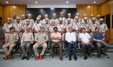 Jharkhand :CM हेमंत सोरेन ने 24 नये IPS ऑफिसर्स को बैज लगाकर किया सम्मानित