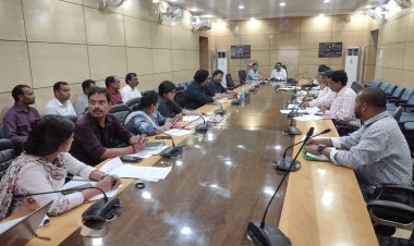 Dhanbad : डीसी ने की ग्रामीण विकास विभाग की समीक्षा