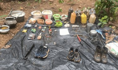 Jharkhand: चाईबासा के कराईकेला के जंगलों में सुरक्षाबलों ने नक्सली कैंप किया ध्वस्त, कई सामान बरामद