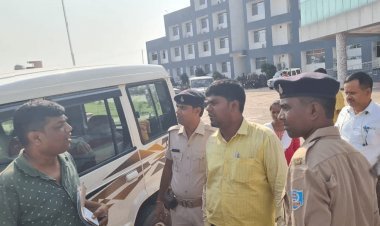 Jharkhand : DSE ऑफिस के स्टाफ को ACB ने 20 हजार घूस लेते किया अरेस्ट