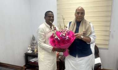 Dhanbad : बाघमारा MLA ढुल्लू महतो दिल्ली में राजनाथ सिंह से मिले, बागेश्वर बाबा को कार्य्रक्रम में आने का दिया निमंत्रण