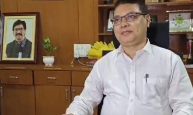 Dhanbad : Municipal Commissioner रविराज शर्मा ने पदभार संभाला, कहा- ड्रेनेज सिस्टम व सिटी बस सर्विस जल्द होगी शुरू