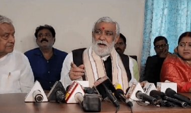 Dhanbad : 2024 का चुनाव सनातनियों और भ्रष्टाचारियों के बीच : अश्विनी चौबे