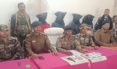 Jharkhand : लातेहार में पुलिस को मिली सफलता, आर्म्स और लेवी की राशि के साथ JJMP के चार उग्रवादी अरेस्ट