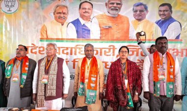 Jharkhand: चाईबासा में BJP की बैठक में लोकसभा चुनाव को ले बनी रणनीति; कार्यकर्ताओं को दिया गया जीत का मंत्र