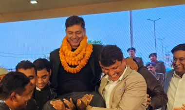 Dhanbad: निर्वतमान एसएसपी संजीव कुमार को दी गयी विदाई 