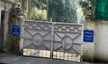 jharkhand : साहिबगंज DC के कैंप ऑफिस से 14 गोलियां और आठ लाख कैश बरामद, विनोद सिंह के घर मिले 25 लाख