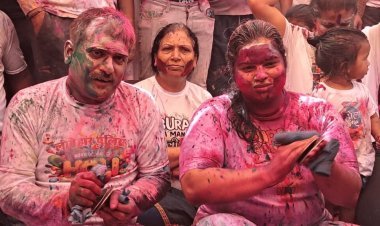 Dhanbad: पलामू एसपी आवास में खेली गई होली, उड़े रंग-गुलाल