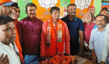 Lok Sabha Election : धनबाद से टिकट मिलते ही ढुल्लू हुए रेस, पीएन , अमर बाउरी व सुरेश चौधरी से लिया आशीर्वाद