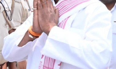 Jharkhand:  हेमंत सोरेन में दिखा गुरुजी लुक, माता-पिता से मिल भावुक हुए