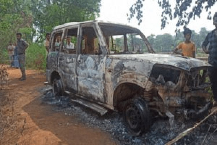 Jharkhand: दुमका में स्कॉर्पियो में लगी आग, ड्राइवर जिंदा जला