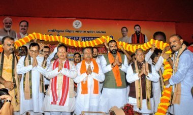 Bihar: दिलीप जायसवाल ने संभाला स्टेट प्रसिडेंट का कार्यभार, चांदी का मुकुट पहनाकर हुआ अभिनंदन