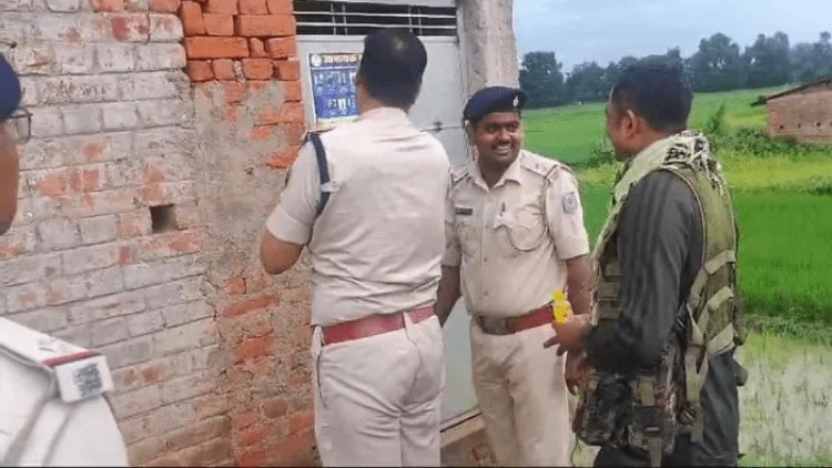 Jharkhand: पलामू पुलिस ने छेड़ा पोस्टर वार, नक्सलियों की करतूत जानेगा हर घर