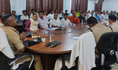 Dhanbad: एसएसपी ने चैम्बर के पदाधिकारियों के साथ की बैठक, सुरक्षा का दिया भरोसा