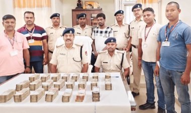 Bihar : गया स्टेशन से 53 लाख रुपये  के साथ युवक अरेस्ट, होटल में मिला नोटों का अंबार