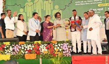 Dhanbad: झारखंड में खोले जायेंगे श्रम आवासीय विद्यालय और मॉडल स्कूल: सीएम हेमंत सोरेन 