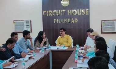 Jharkhand Assembly Elections 2024: प्रमंडलीय आयुक्त ने धनबाद में की बैठक, अफसरों को दिये कई दिशा-निर्देश 