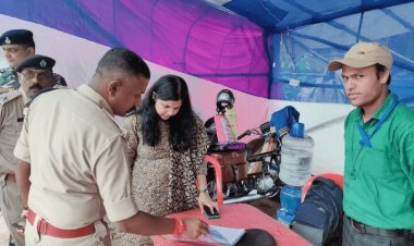 Jharkhand Assembly Elections 2024: डीसी –एसएसपी ने इंटर स्टेट चेक पोस्ट का किया औचक निरीक्षण