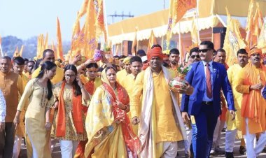 Dhanbad:रामराज मंदिर के वार्षिकोत्सव व श्री राम महायज्ञ की कलश यात्रा में उमड़ी श्रद्धालुओं की भींड़