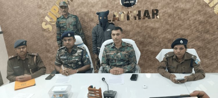 Jharkhand: लातेहार पुलिस ने 13 वर्ष से फरार JSJM सुप्रीमो राजेश सिंह खरवार को किया अरेस्ट 