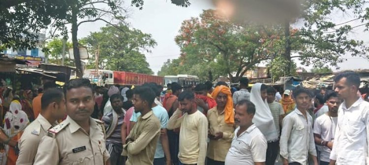 Bihar : रोहतास में दर्दनाक रोड एक्सीडेंट, बस की टक्कर से वाइफ-हसबैंड और बच्चों की मौत