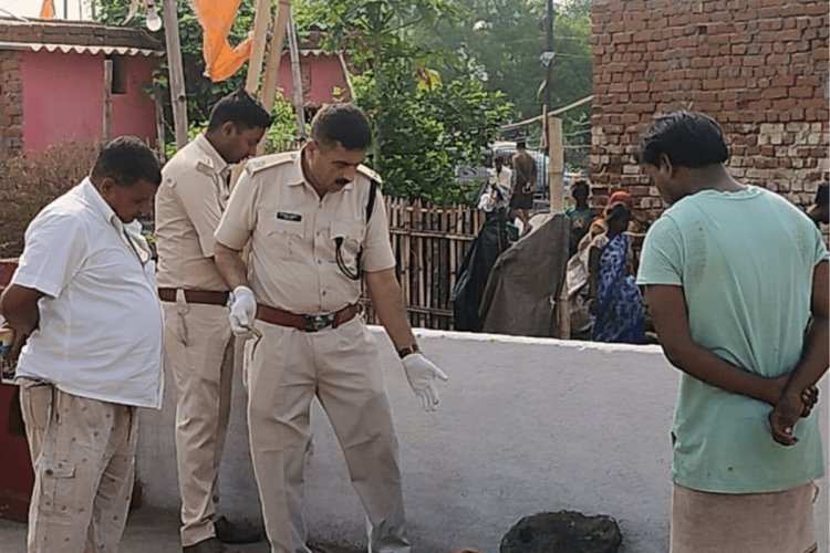 Dhanbad: केंदुआडीह में सिक्युरिटी गार्ड का मर्डर, चबूतरे पर मिली खून से लथपथ बॉडी