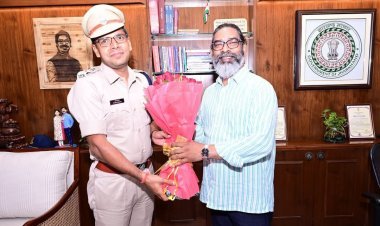 Jharkhand : जिलों में नव पदस्थापित डीसी, एसपी ने की CM हेमंत सोरेन से मुलाकात