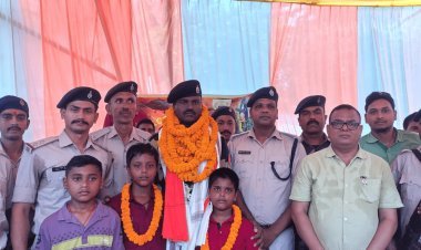 Dhanbad : ऑपरेशन सिंदूर में अदम्य साहस का परिचय देने वाले BSF जवान का जोरदार स्वागत